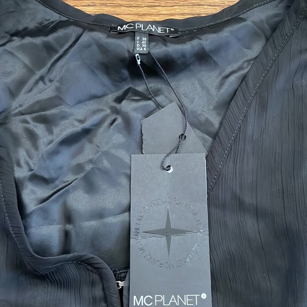 MC PLANET silk top NWT - Picture 2 of 2